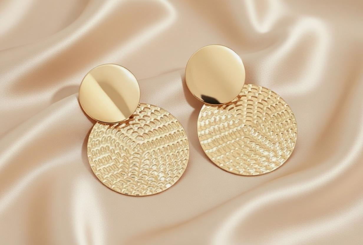Złote kolczyki wiszące Double Disc Hammered – podwójne krążki ✨💛