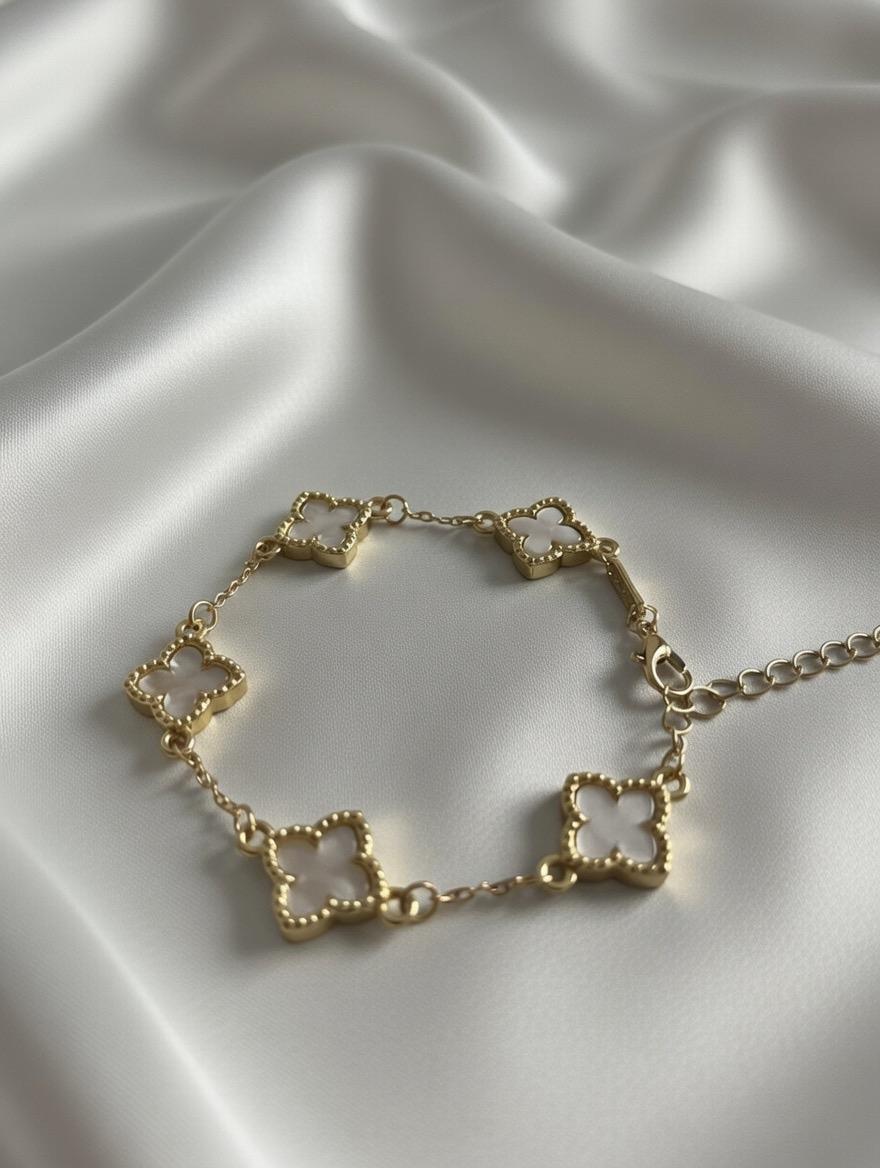 Złota bransoletka Koniczyna Pearl Clover – perłowe czterolistki ✨🍀