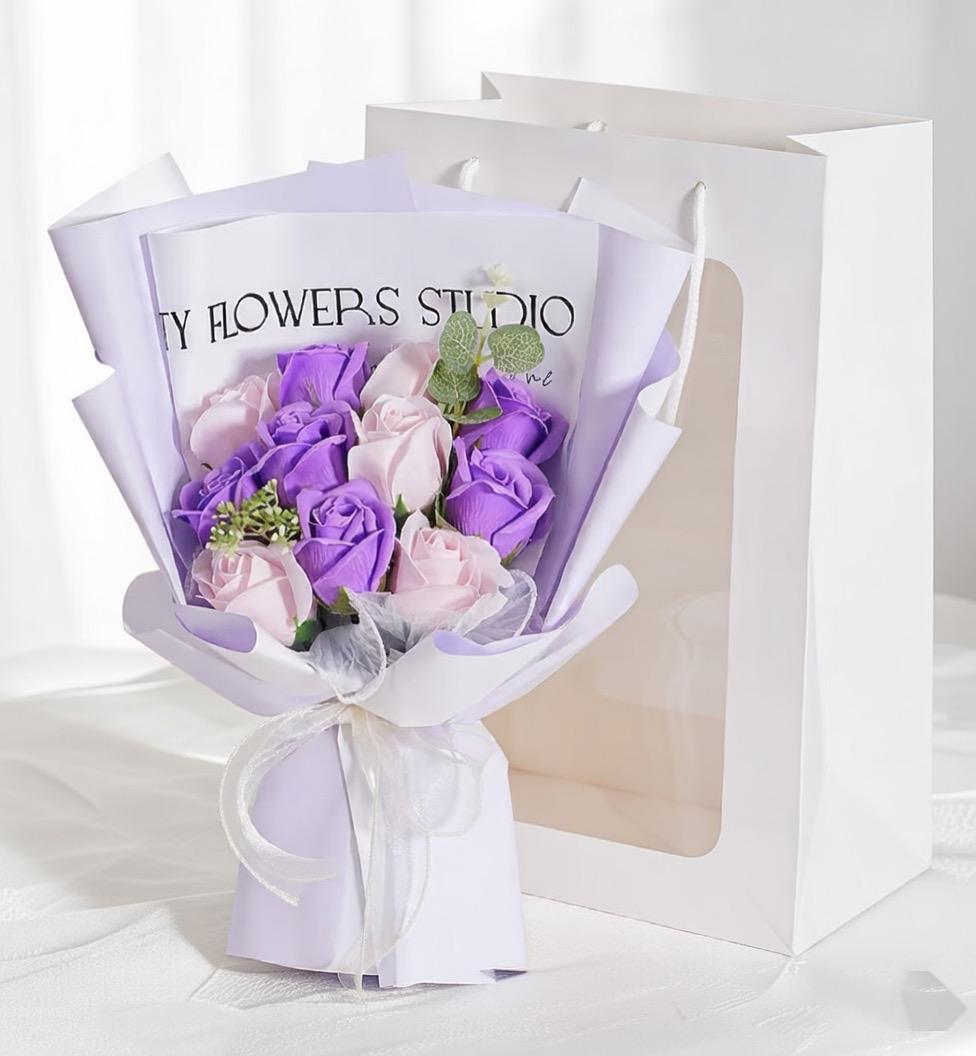 💜🌸 Bukiet Mydlanych Róż „Lilac Dream” – Fiolet + Pudrowy Róż + Torebka Prezentowa 🎀✨