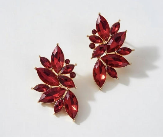 ✨ Kolczyki kwiatowe – bordowe kryształy w złotej oprawie ✨