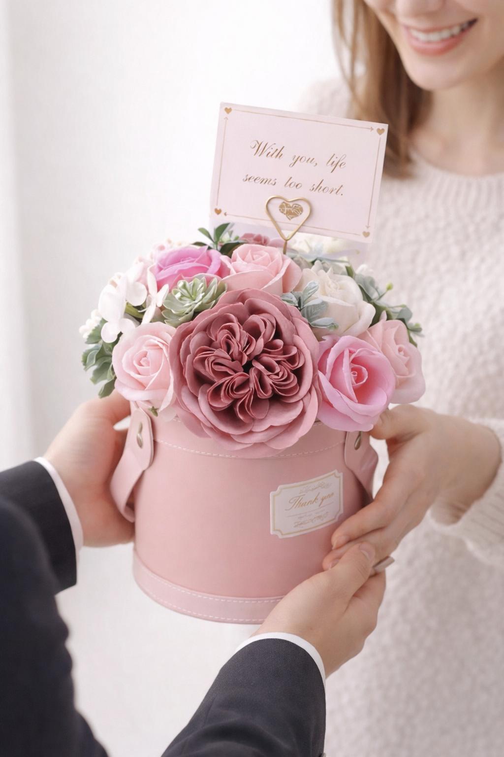 🌸💖 Flower Box „With you, life seems too short” – pudrowy róż + wieczne kwiaty 💖🌸