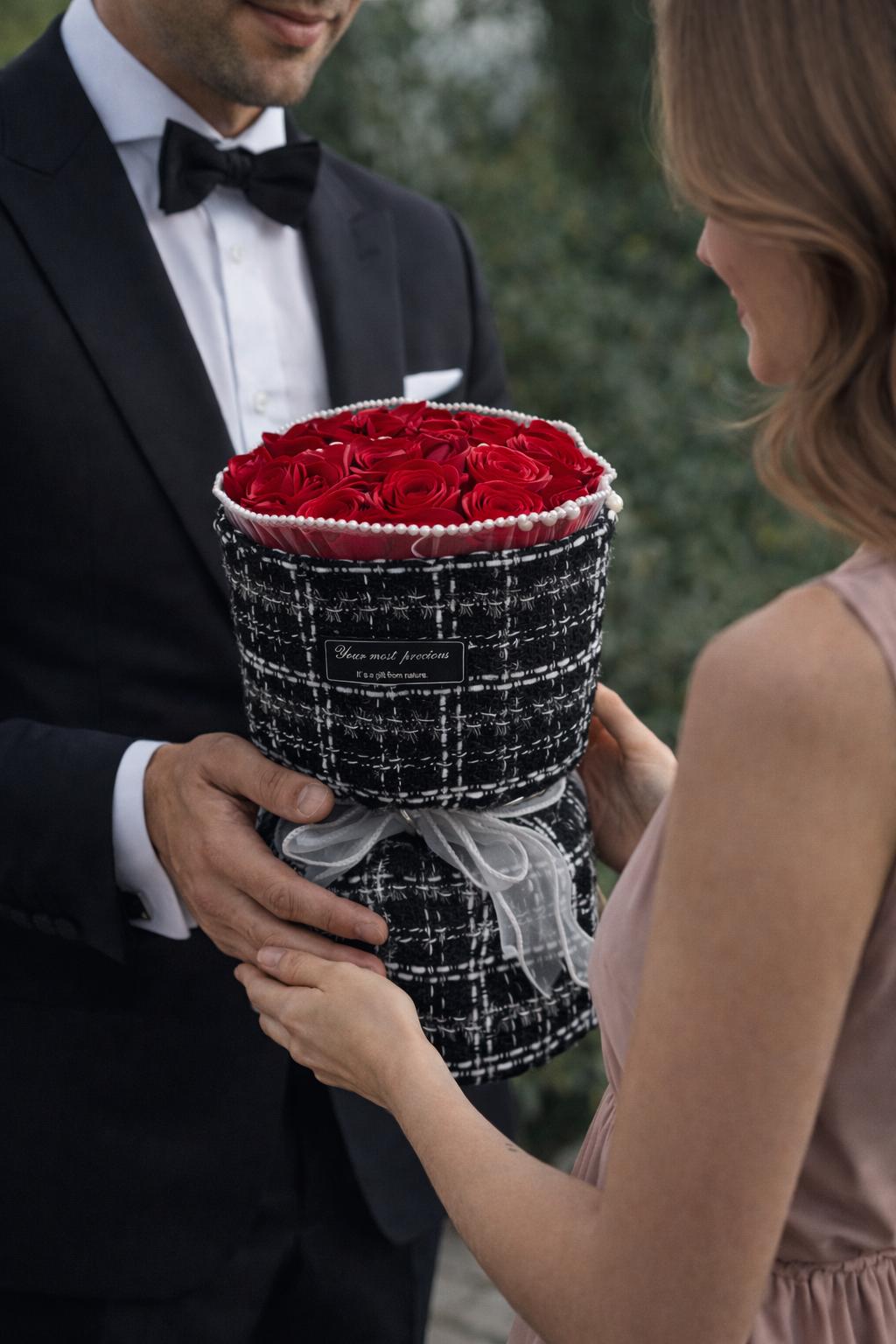 🌹 Wieczne Róże Czerwień w Eleganckim Czarnym Pudełku Tweed Premium  LED ✨