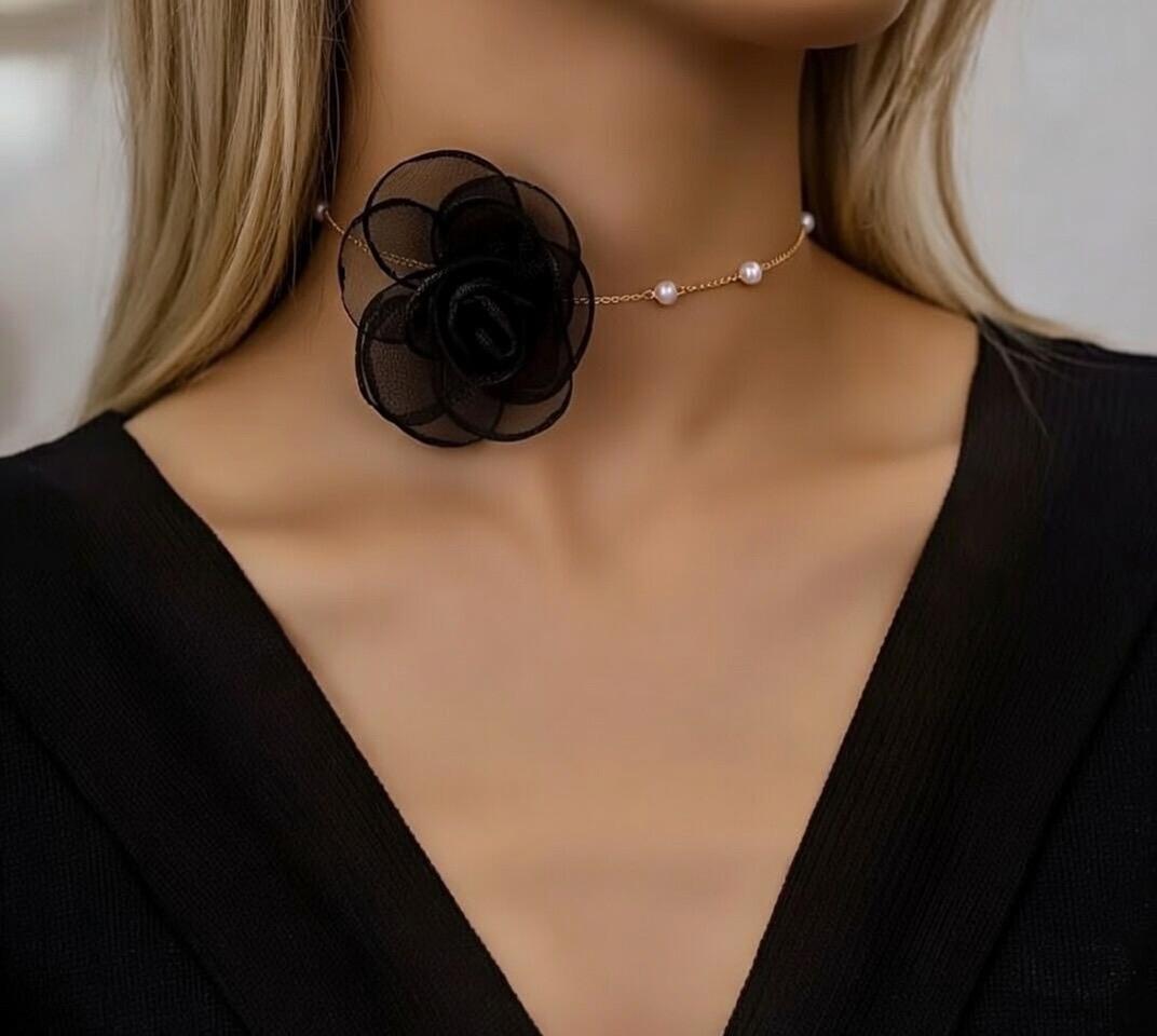 ✨ Naszyjnik z czarną różą i perłami – elegancja w koktajlowym stylu ✨