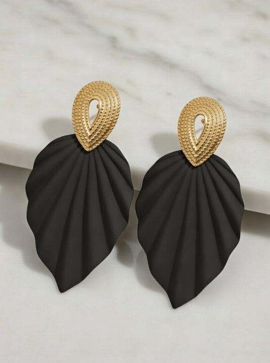 🖤 Eleganckie czarne kolczyki ze złotym akcentem ✨