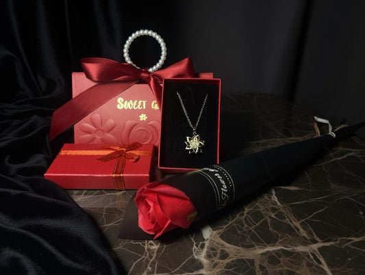 Naszyjnik damski złoty – cyrkonie, motyw gwiazdy/kwiatu