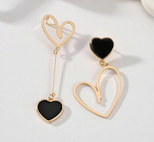 🖤 Asymetryczne kolczyki Gold Black Heart Drop – limitowany design