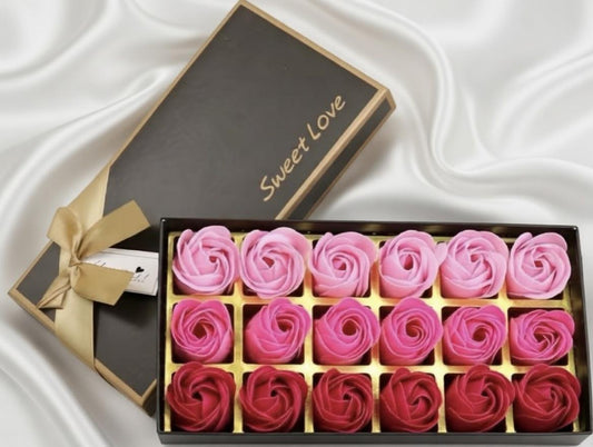 🌹💖 Sweet Love – 18 Mydlanych Róż w Luksusowym Pudełku (Róż + Bordo) + Złote Akcenty ✨🖤